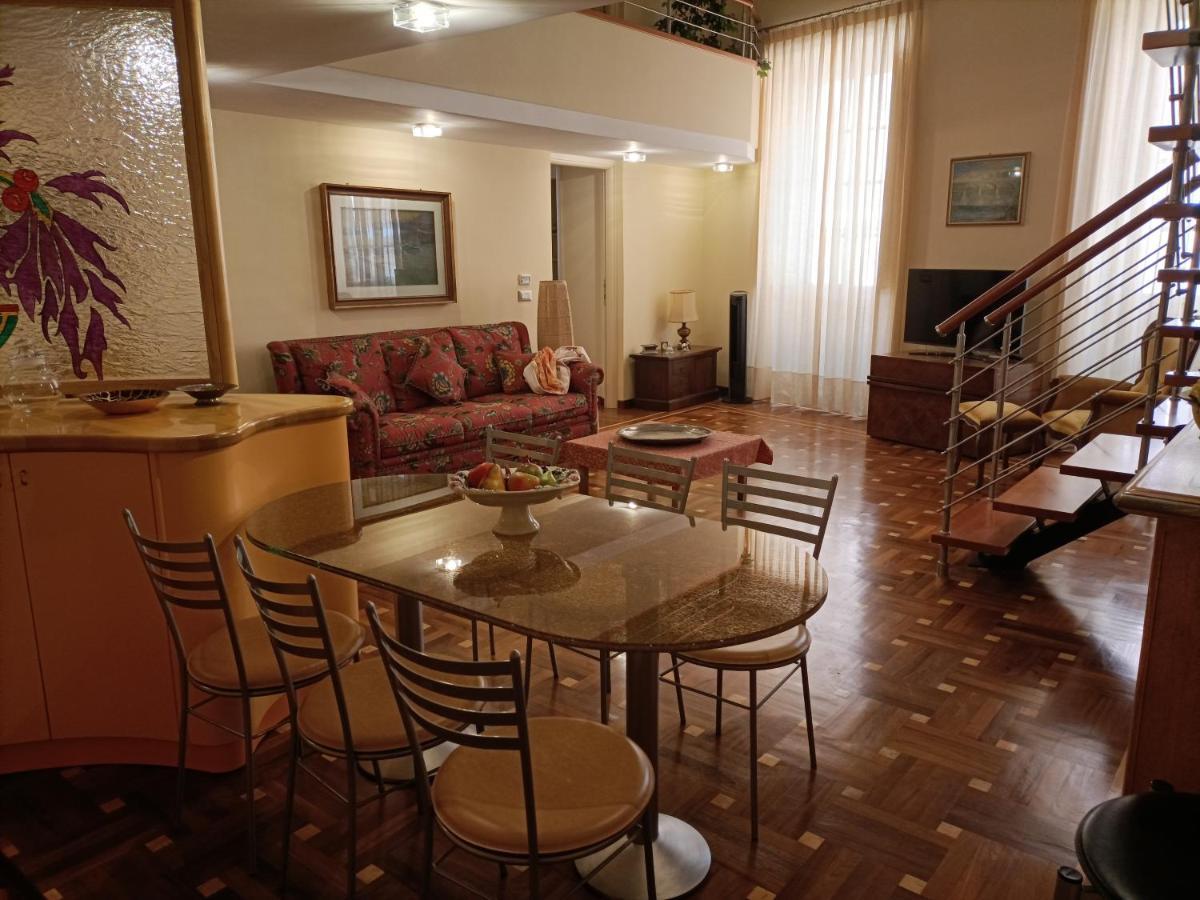 Casa Alexandra In Centro E A Pochi Passi Dal Mare Daire Imperia Dış mekan fotoğraf