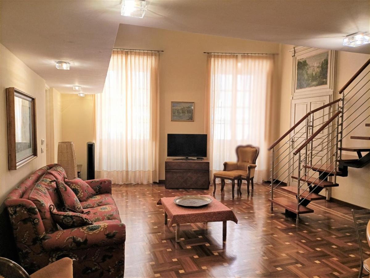 Casa Alexandra In Centro E A Pochi Passi Dal Mare Daire Imperia Dış mekan fotoğraf